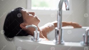 bathtub maturation porn