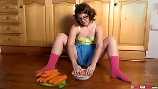 Jada's explicit 1080p video of a girl penetrating herself with a carrot